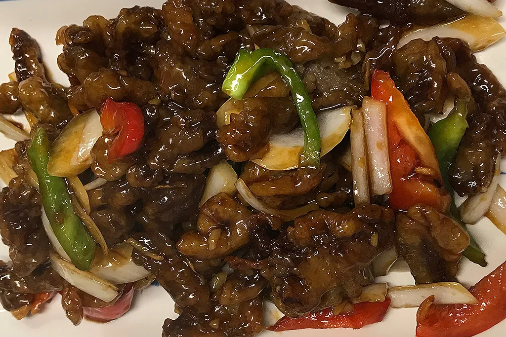 Wokad biff med lök och paprika